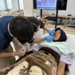「生活支援技術」の授業で口腔ケアについて学びました。