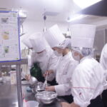 「食」で働く人を支えるプロへ！調理師として社員食堂で活躍する先輩の特別授業